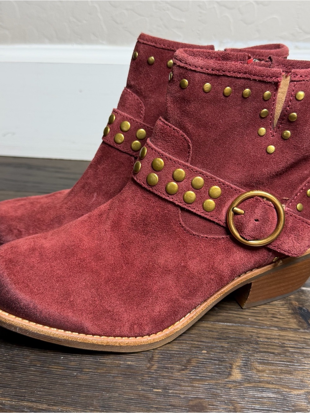 Söfft Allene II Burgundy Oiled Suede Studded Ankle Boots Size 7.5 M western boot